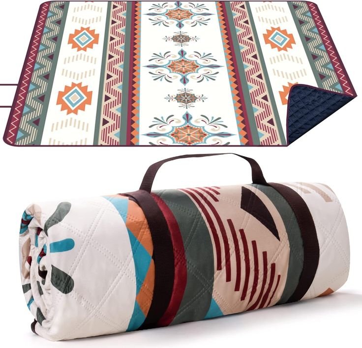 LARUTAN Waterproof Picnic Blanket, 200x200CM Large Beach Blanket Outdoor Picnic Mat, Beach Mat with Carrying Handle Sandproof Heatproof for Camping, Beach, Family Picnic Seattle